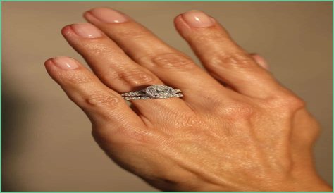 Are oval diamonds more expensive?